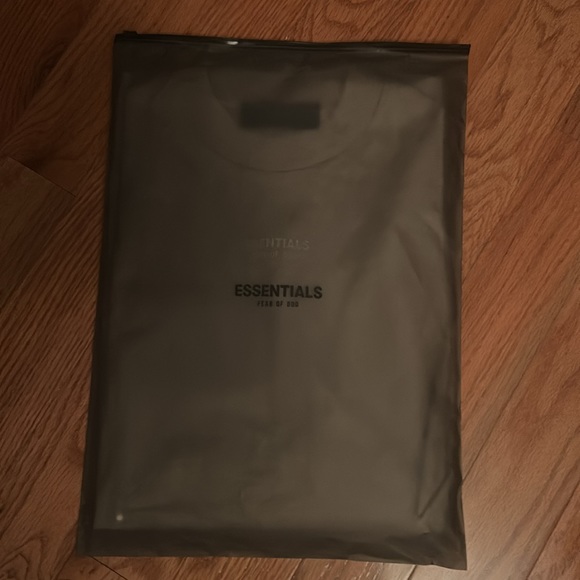 Fear Of God Essentials Tee ‘Silver Cloud’ - Picture 2 of 2